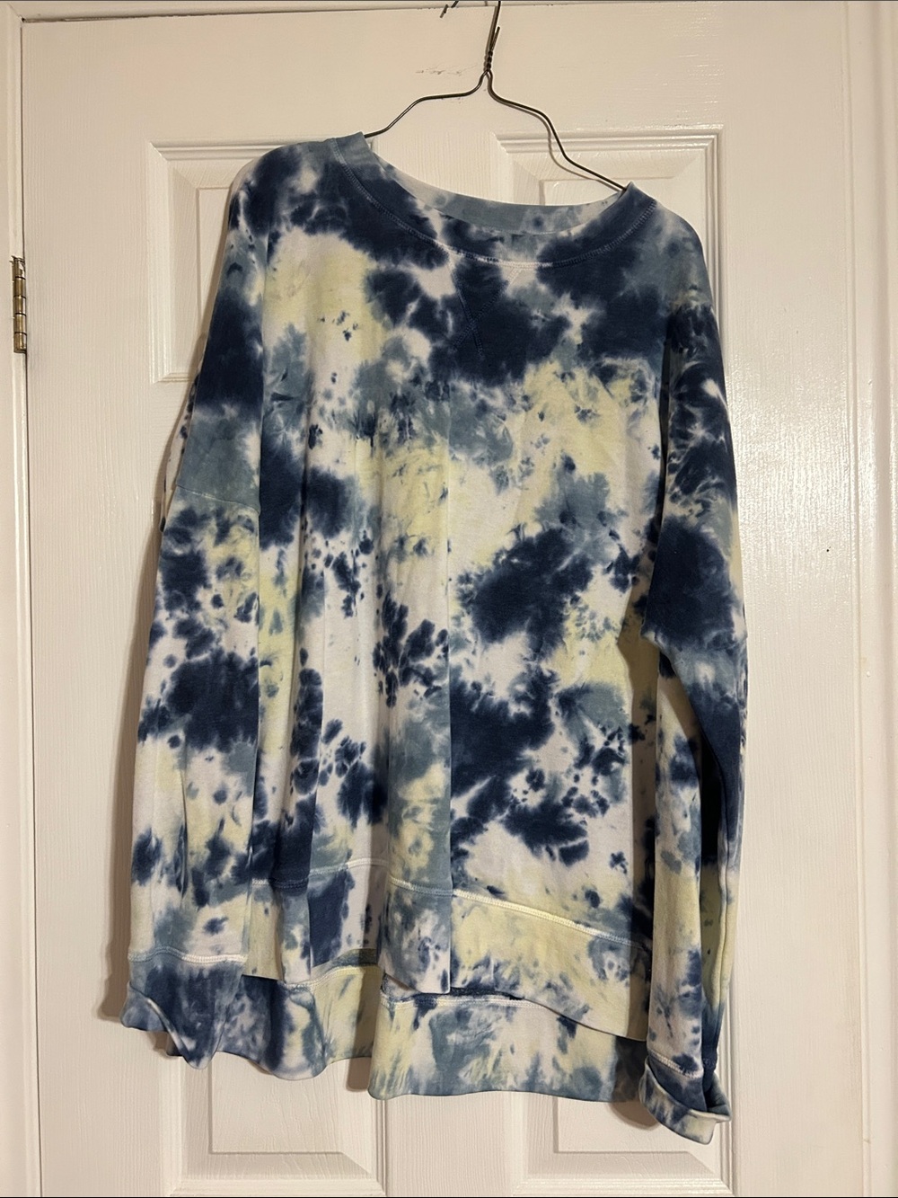 True Craft Women's Tie-Dye Sweatshirt in Navy and Cream